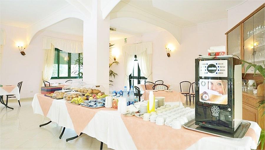 Hotel Riviera بروسيدا المظهر الخارجي الصورة