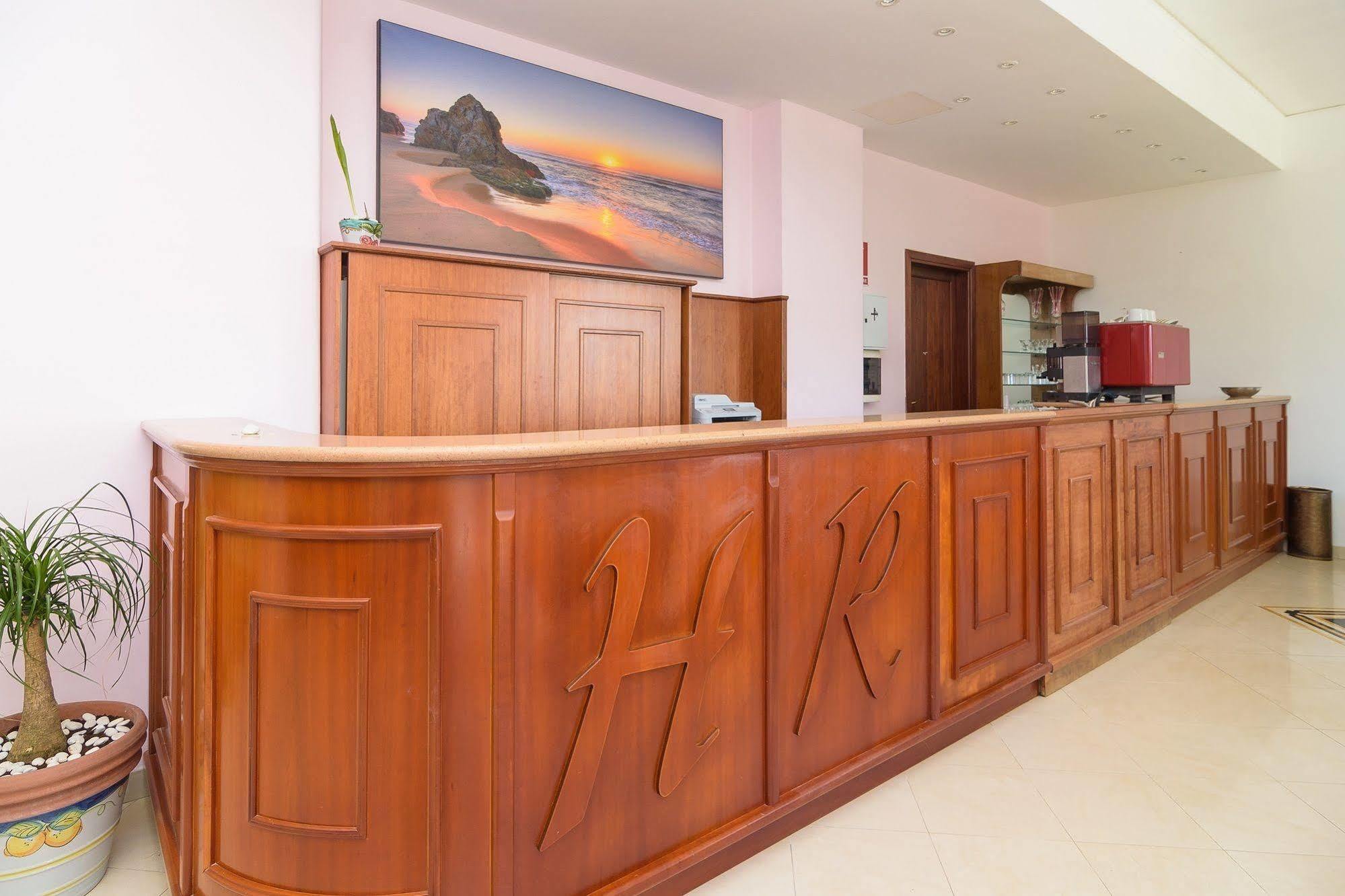 Hotel Riviera بروسيدا المظهر الخارجي الصورة