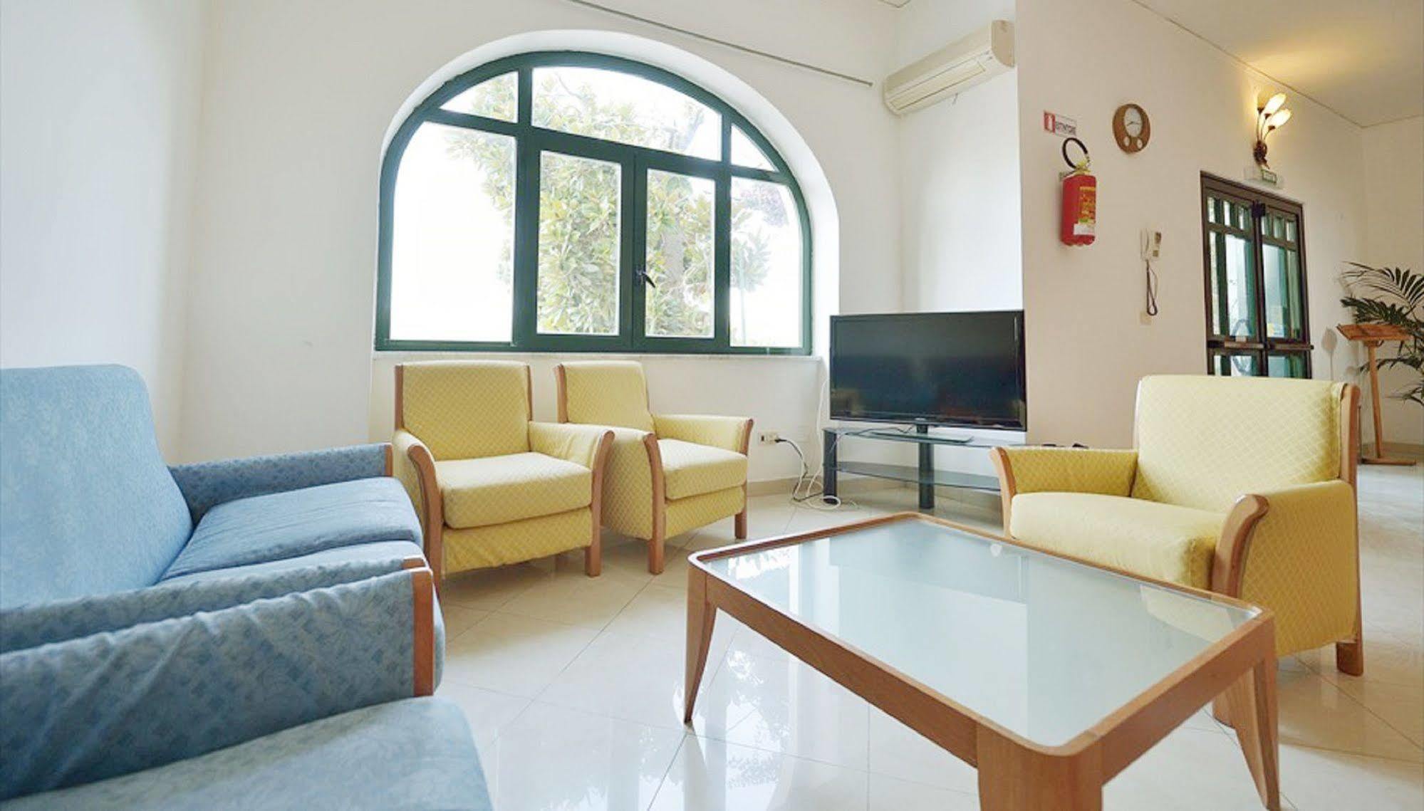 Hotel Riviera بروسيدا المظهر الخارجي الصورة