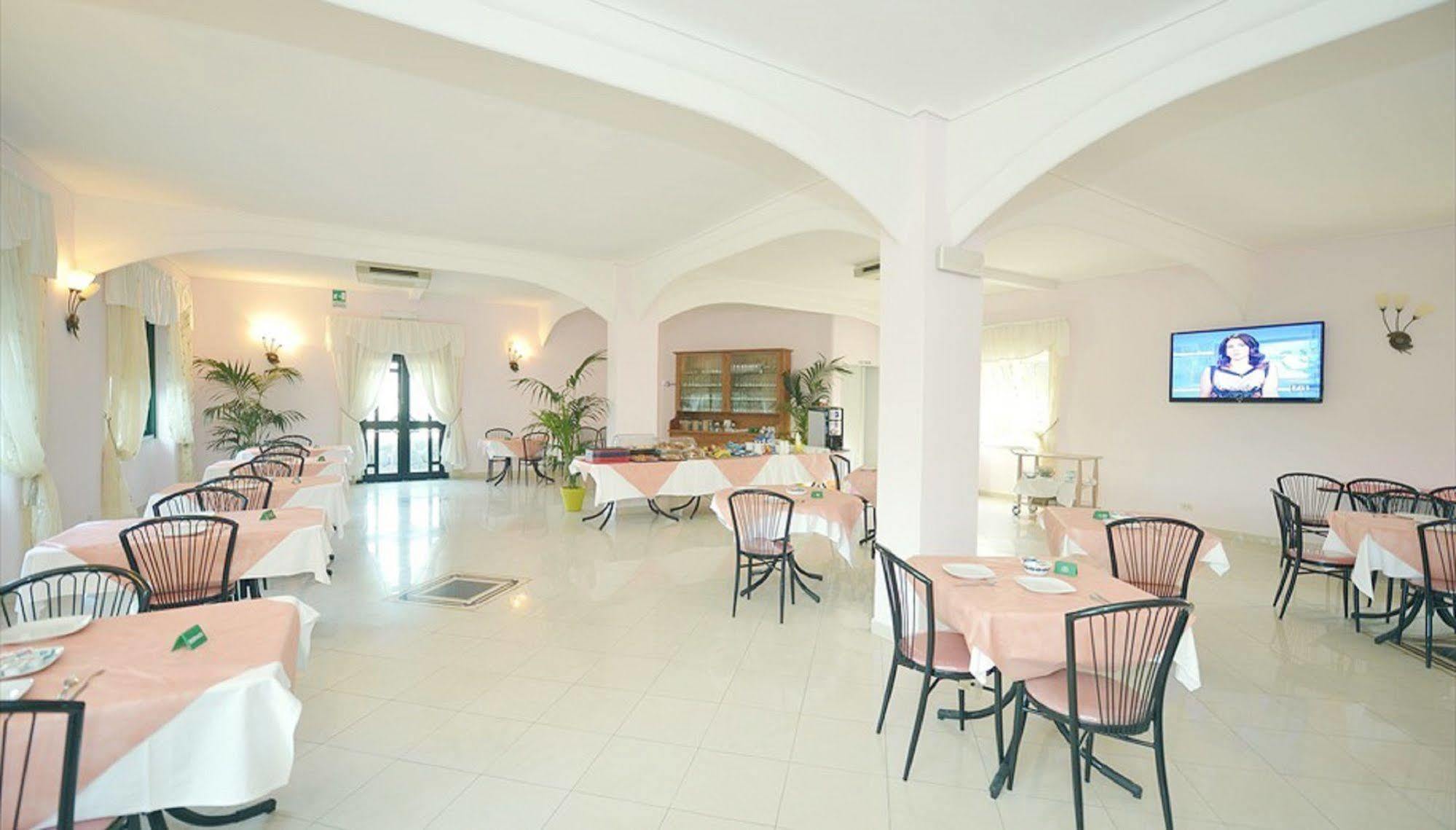 Hotel Riviera بروسيدا المظهر الخارجي الصورة