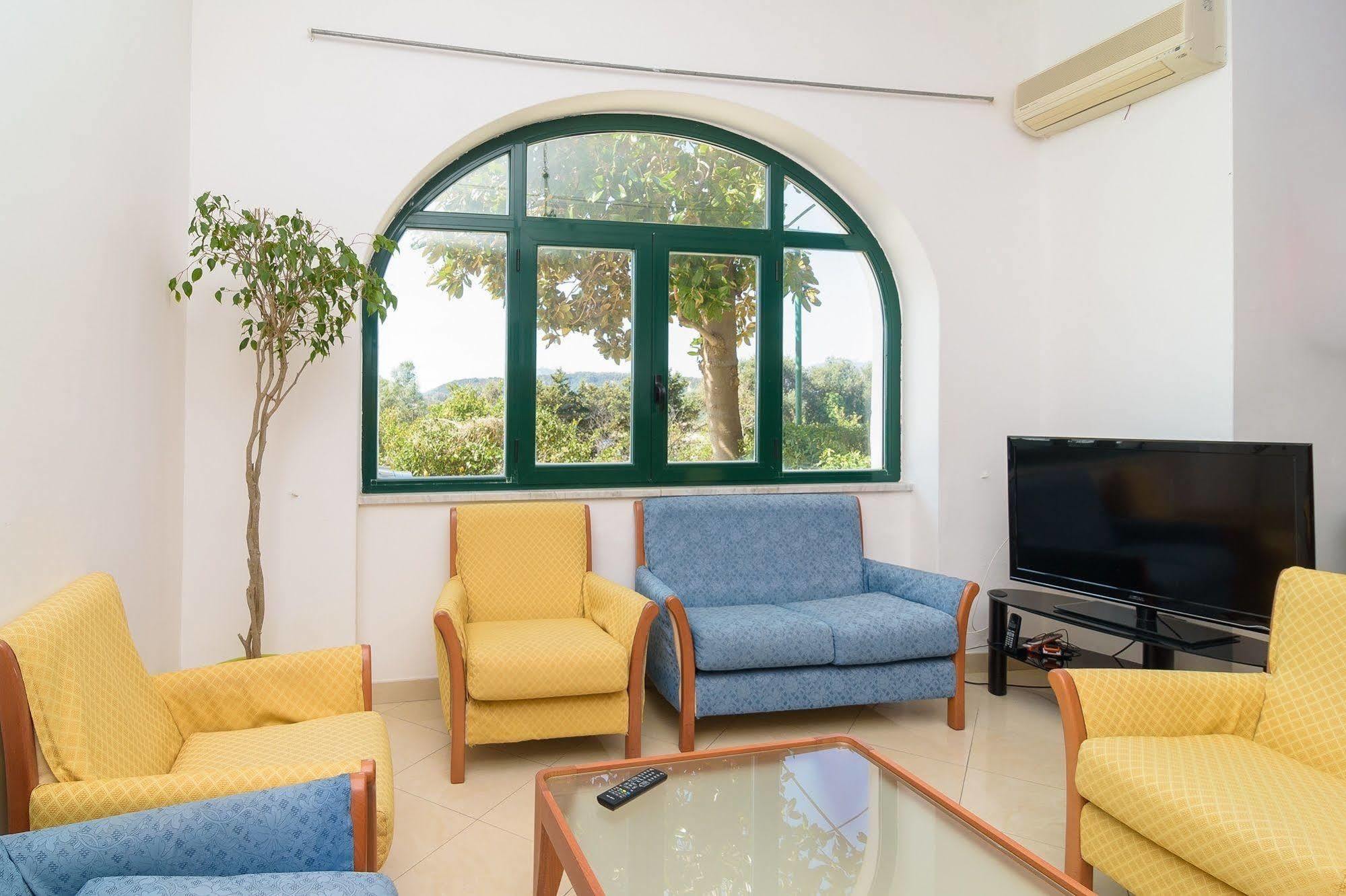 Hotel Riviera بروسيدا المظهر الخارجي الصورة