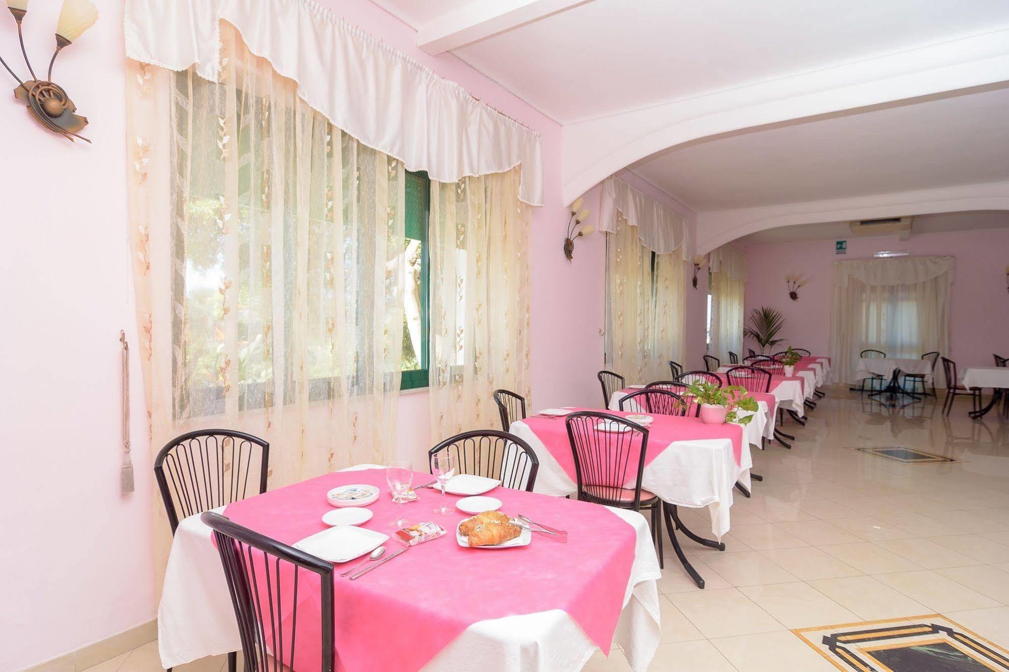 Hotel Riviera بروسيدا المظهر الخارجي الصورة